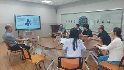 趙正雄副校長(zhǎng)深入現(xiàn)代教育技術(shù)中心調(diào)研，強(qiáng)調(diào)技術(shù)推廣服務(wù)助力學(xué)校信息化發(fā)展